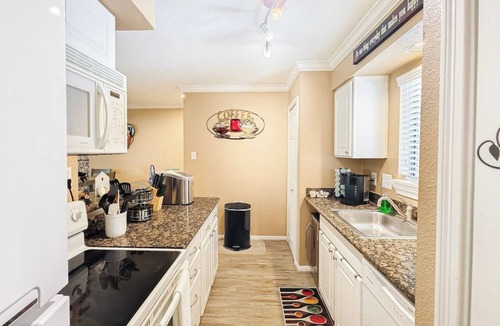 Walden on Lake Conroe Condo | Lakefront Action | Paddle Pickle Pool Sunset