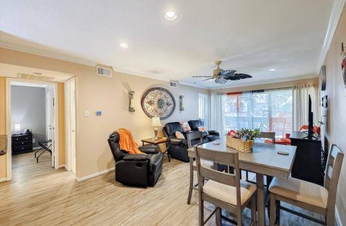 Walden on Lake Conroe Apartment | Lakefront Action Paddle Pickle Pool Sunset