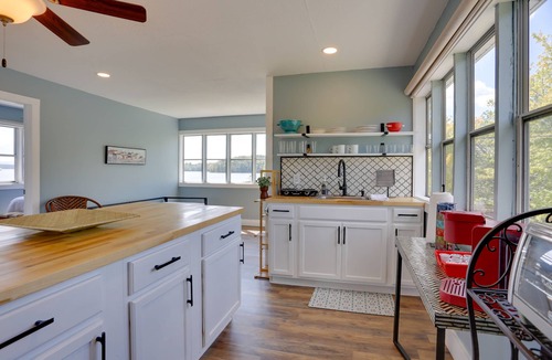 Centre Cabin | Lakefront Alabama Escape w/Boat Dock & Fire Pit!