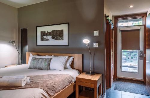 Lac Superieur Village House | Lakefront and Mountain View - Resort Loft