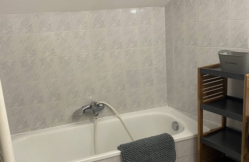 Rives Apartment | Lakefront apartment and walks