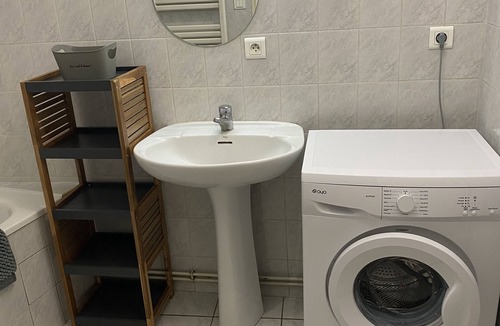 Rives Apartment | Lakefront apartment and walks