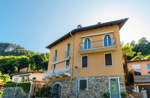 Caslano Apartment | Lakefront apartment in Caslano (Casa Celeste)