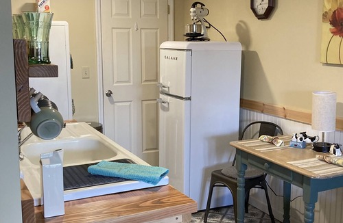 West Glover House | Lakefront apartment with lake views