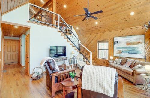 Bee Branch House | Lakefront Arkansas Home w/Deck, Grill & Cornhole!