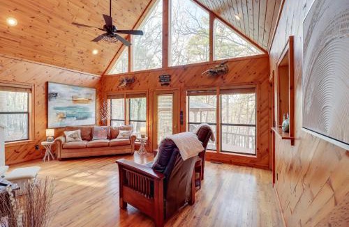 Bee Branch House | Lakefront Arkansas Home w/Deck, Grill & Cornhole!