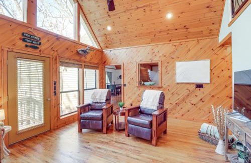 Bee Branch House | Lakefront Arkansas Home w/Deck, Grill & Cornhole!