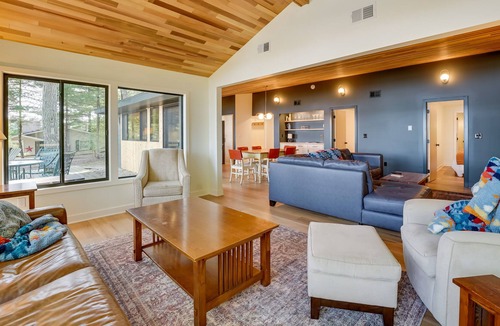 Baldwin Cottage | Lakefront Baldwin Cottage w/ Deck & Private Beach!