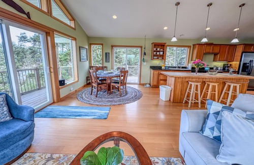 Cape Meares House | Lakefront Beach Escape | Walk to Cape Meares Beach