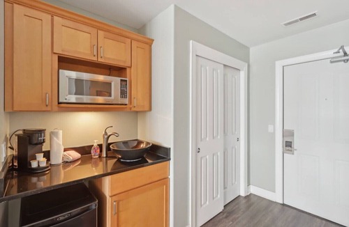 Lake Delton Condo | Lakefront Beach Delight at Delton Grand