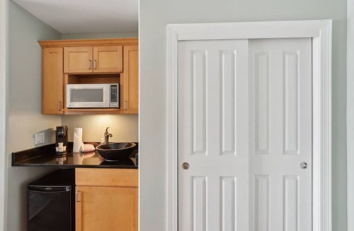 Lake Delton Condo | Lakefront Beach Delight at Delton Grand