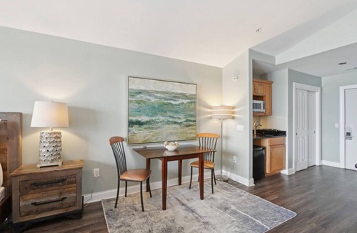 Lake Delton Condo | Lakefront Beach Delight at Delton Grand