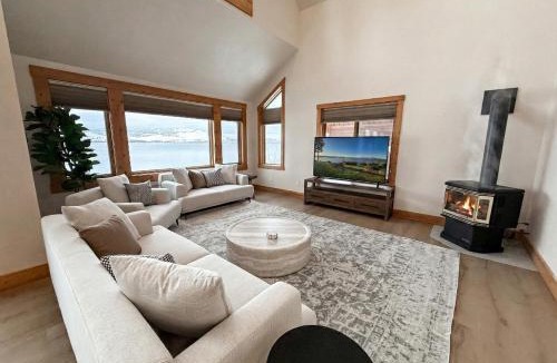 Polson House | Lakefront Beauty