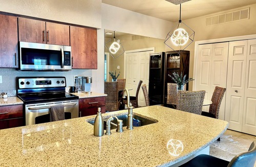 Highland Lake Estates Condo | Lakefront Bella Vista @ Island on Lake Travis