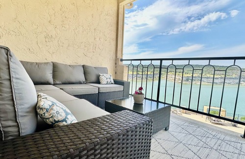Highland Lake Estates Condo | Lakefront Bella Vista @ Island on Lake Travis