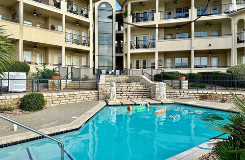 Highland Lake Estates Condo | Lakefront Bella Vista @ Island on Lake Travis