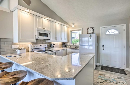 LaPlatte I House | Lakefront Bellevue Home: Private Beach & Fire Pit!