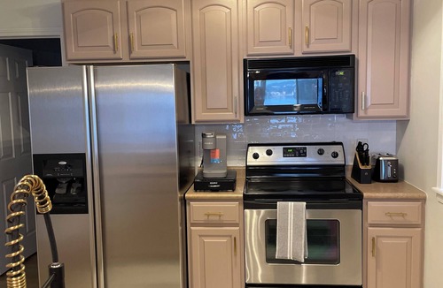 Lakeland Condo | Lakefront Bliss: Boho Chic 3BR/2BA Retreat with Pools