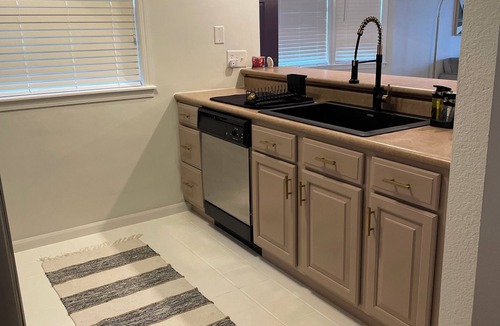 Lakeland Condo | Lakefront Bliss: Boho Chic 3BR/2BA Retreat with Pools