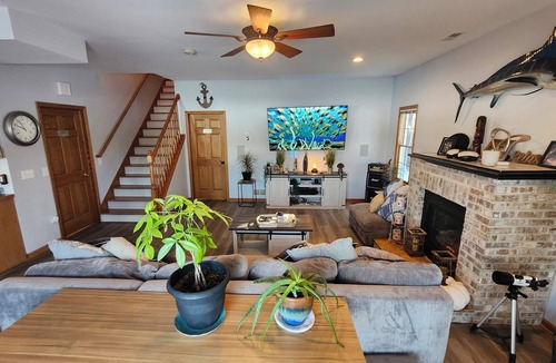 Ingleside Cottage | Lakefront Bliss: Your Ultimate Vacation Haven Surrounded by Nature