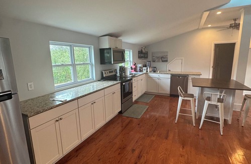 Ashland City House | Lakefront Boat Dock Cottage