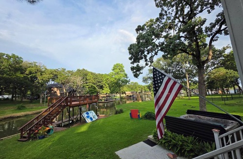 Leisure Land House | Lakefront, Boat dock, Fishing, Fire pit, Kayak, pedal boat, Paddle board