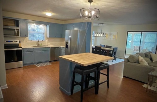 Gumlog House | Lakefront ~ Boat ~ Kayaks ~ Fire Pit ~ Private Dock