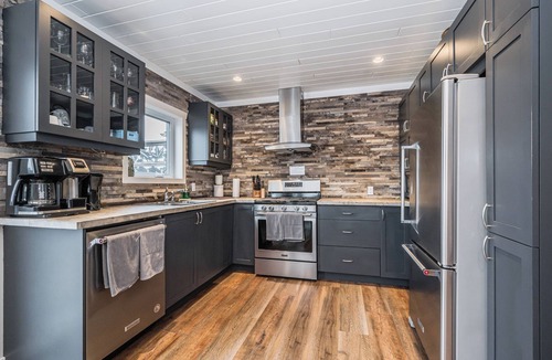 Lion's Head Cottage | LAKEFRONT| Boat Slip | Hot Tub