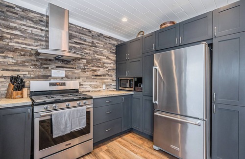 Lion's Head Cottage | LAKEFRONT| Boat Slip | Hot Tub