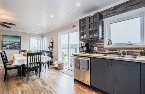 Lion's Head Cottage | LAKEFRONT| Boat Slip | Hot Tub