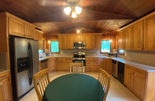 Piney Flats Cabin | Lakefront Boone Lake Log Cabin - Miracle Lake Life BNB