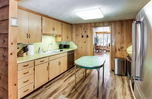 Brainerd House | Lakefront Brainerd Cabin w Deck, Fire Pit!
