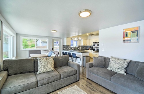 West Hills House | Lakefront Bremerton Vacation Rental w/Deck!