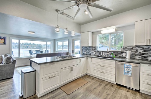 West Hills House | Lakefront Bremerton Vacation Rental w/Deck!