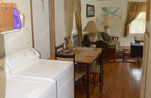 Butler House | Lakefront Bungalow, BOAT DOCK, Hot Tub, Firepit