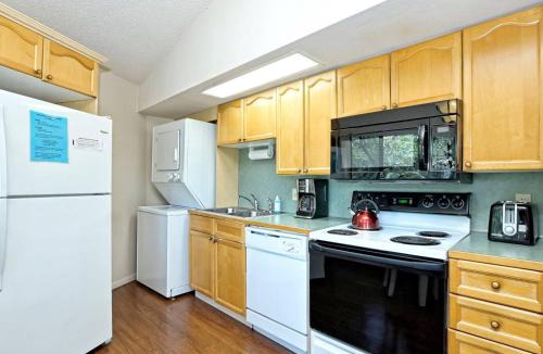 Lakeway House | Lakefront Bungalow with Community PoolHot Tub #1