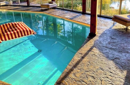 Sainte-Ann-des-Lacs Ski Chalet | Lakefront Chalet with Private Heated Indoor Pool