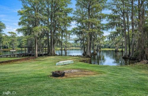 Uncertain House | Lakefront Cabiin, Hot Tub, Private Lake Access