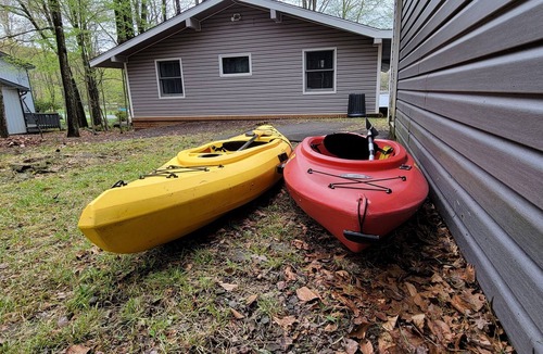 Locust Lake Village Cabin | Lakefront Cabin 2 Kayaks Fireplace Firepit All season water views Beach