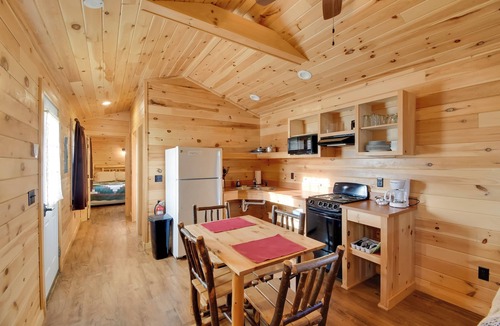 North Rose Cabin | Lakefront Cabin 2 w/Dock Access on Sodus Bay!