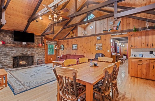 Stoddard Cabin | Lakefront Cabin/314` Shoreline