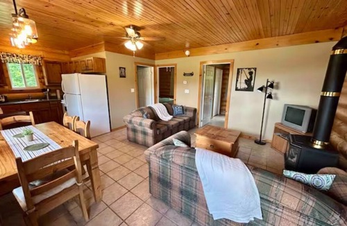 Rye Cabin | Lakefront Cabin #5 - 4 Season - Sleeps 7