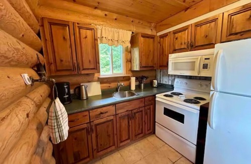 Rye Cabin | Lakefront Cabin #6 - 4 Season - Sleeps 7