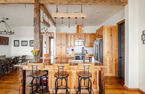 Flint Cabin | Lakefront Cabin Escape 3BR Pvt Dock & Hot Tub