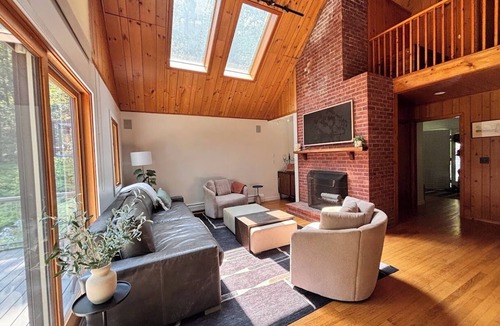Norfolk Cabin | Lakefront Cabin Escape Pristine Waters & Fall Foliage