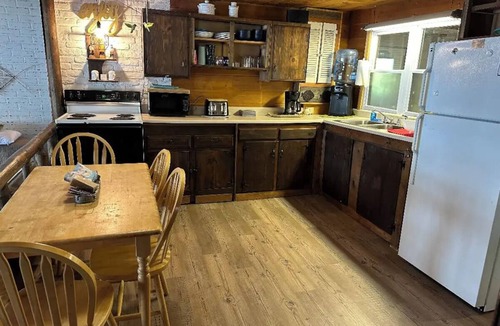 Brier Hill Cabin | Lakefront Cabin on Black Lake with Dock - Sleeps 13