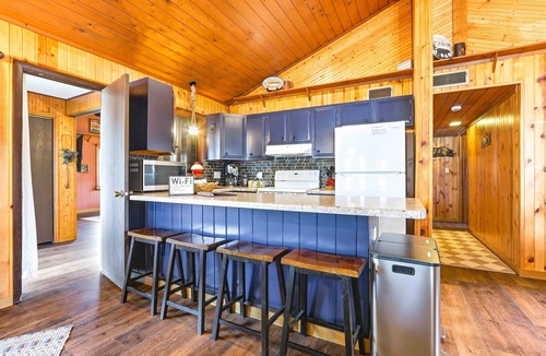Nekoosa Cabin | Lakefront Cabin · Private Beach · Dog-Friendly