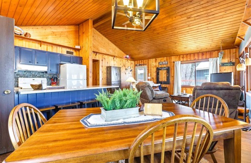 Nekoosa Cabin | Lakefront Cabin · Private Beach · Dog-Friendly