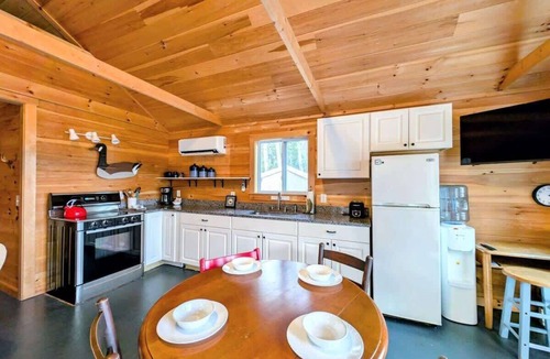 Franklin House | Lakefront Cabin Retreat w/Fire Pit & Yurt Experience