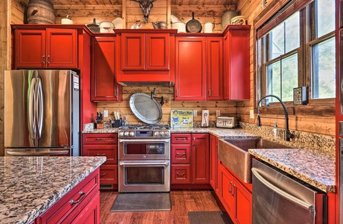 Tazewell Cabin | Lakefront Cabin, Sleeps 16, Dock, Fire Pit, Hot Tub